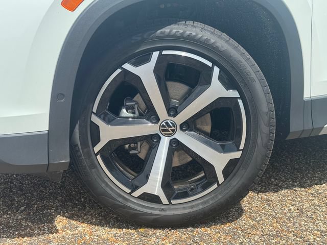 New 2026 Volkswagen Tiguan SE FWD image 2
