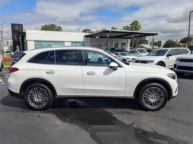 Used 2025 Mercedes-Benz GLC 300 image 4