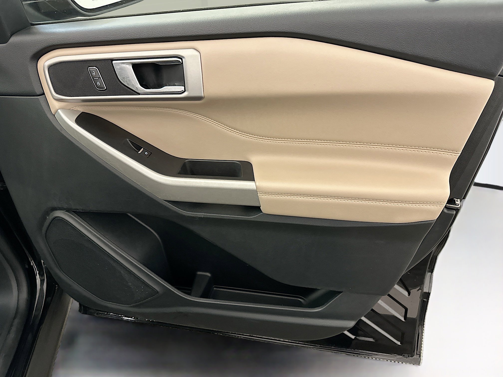 Used 2022 Ford Explorer XLT w/ Equipment Group 202A image 35