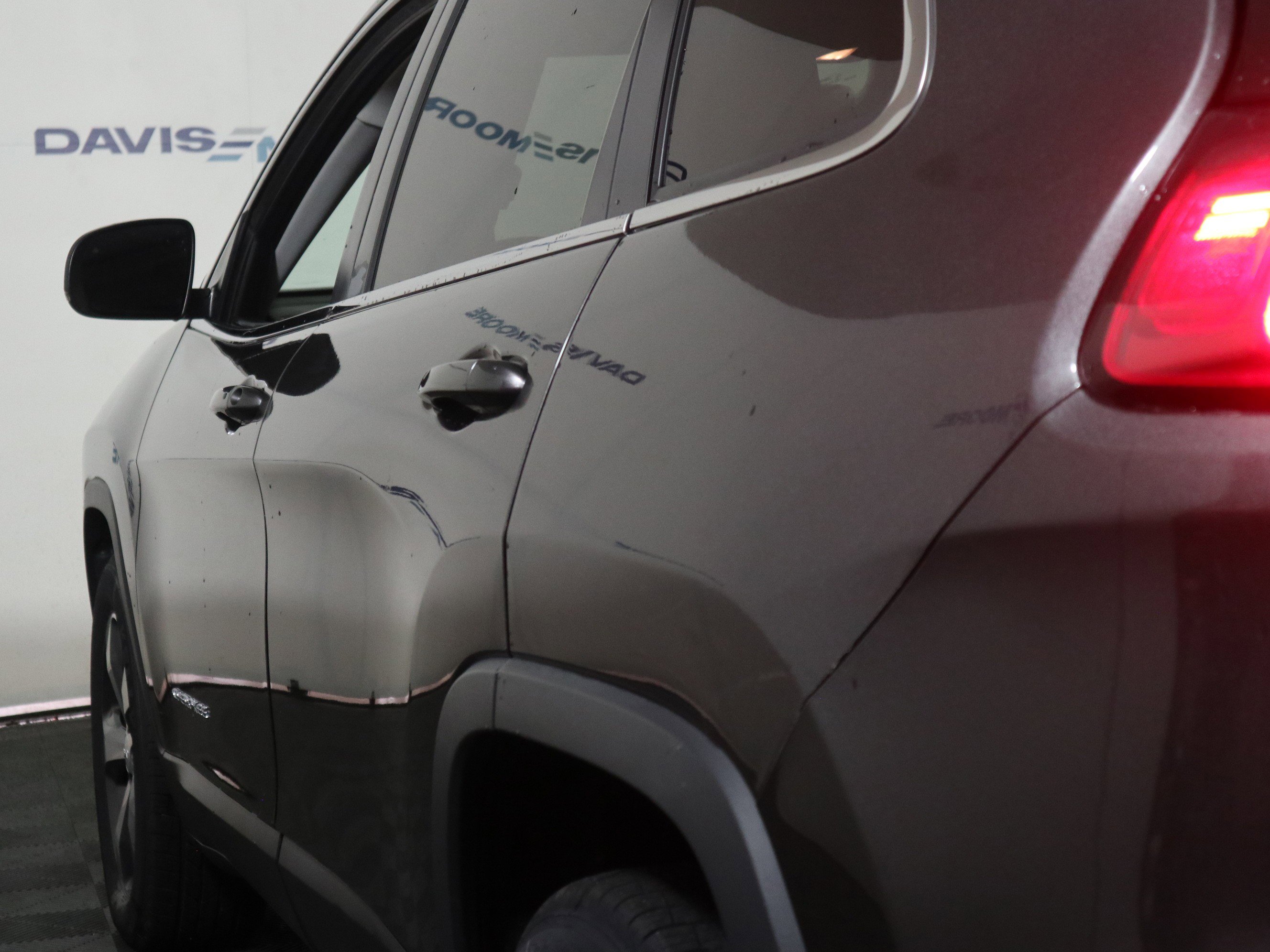 Used 2019 Jeep Cherokee Limited AWD/4WD image 8