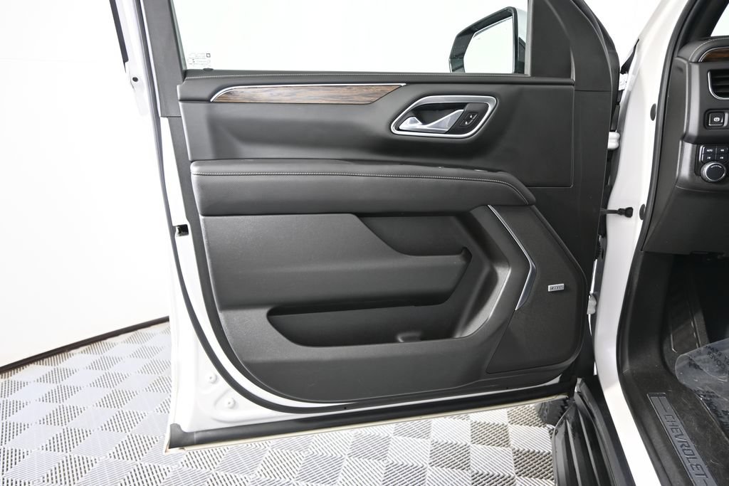 Used 2021 Chevrolet Suburban Premier w/ Premium Package AWD/4WD image 20