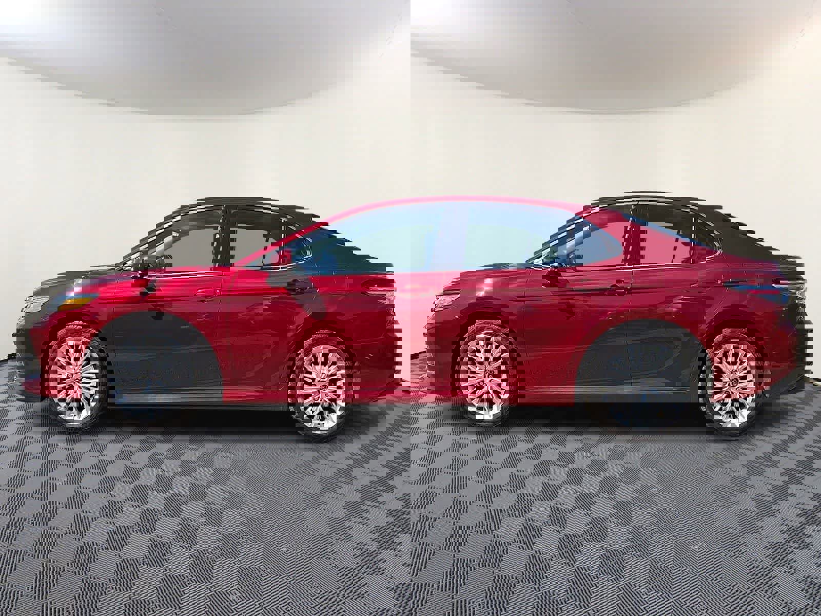 Used 2020 Toyota Camry XLE image 10