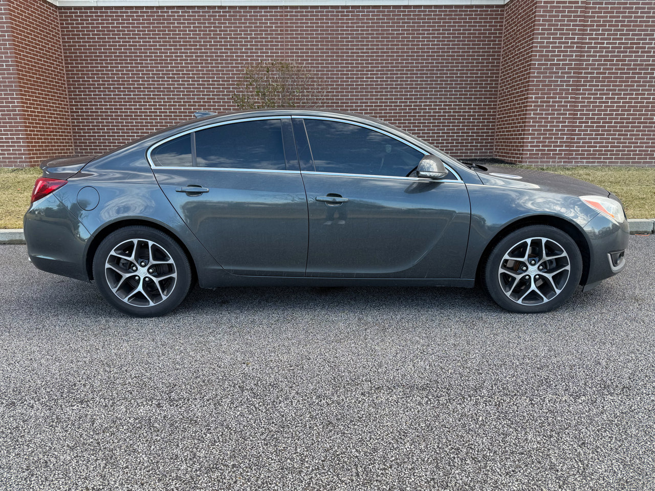 Used 2017 Buick Regal Sport Touring image 12