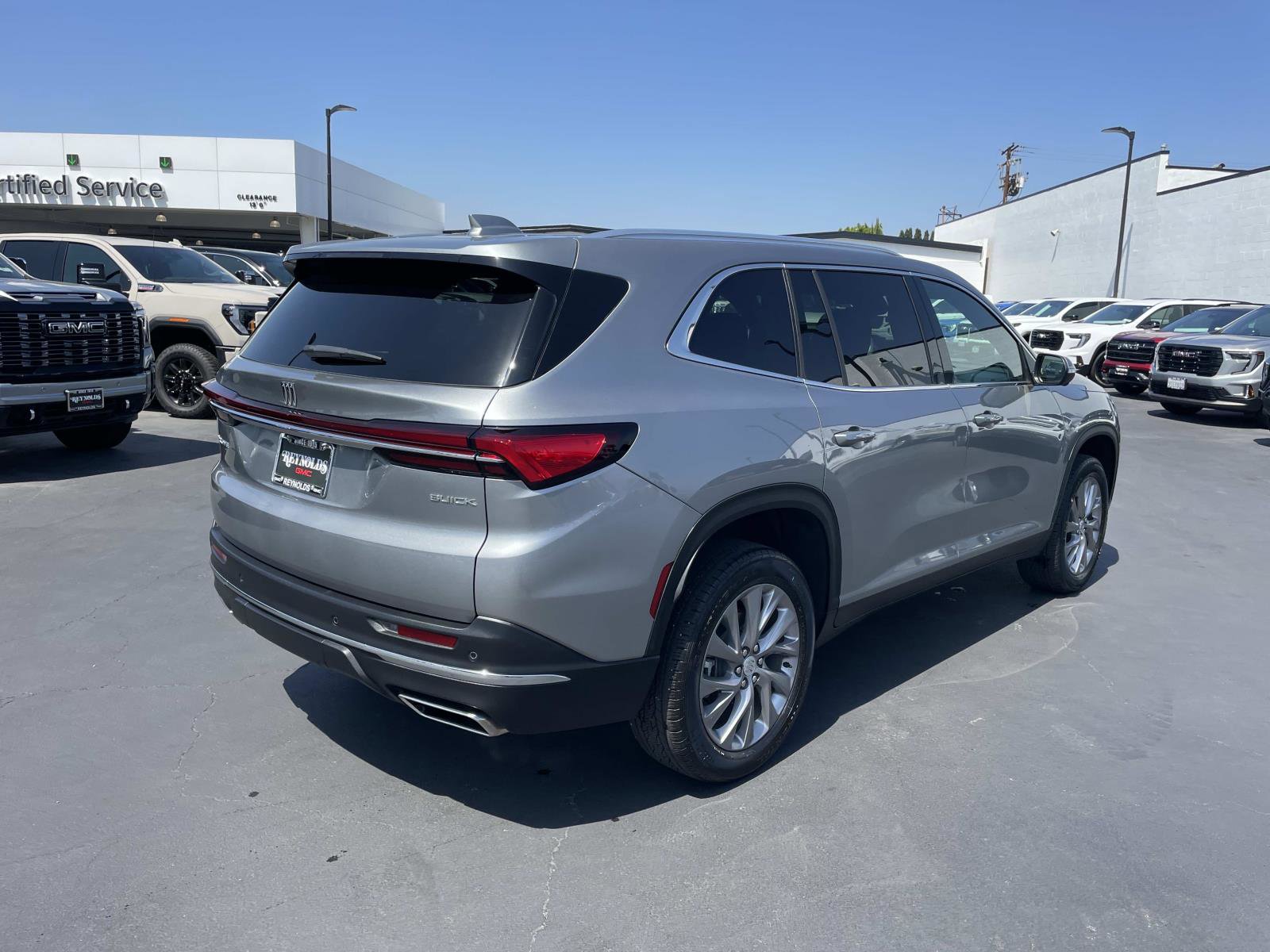 Used 2025 Buick Enclave Preferred FWD image 5