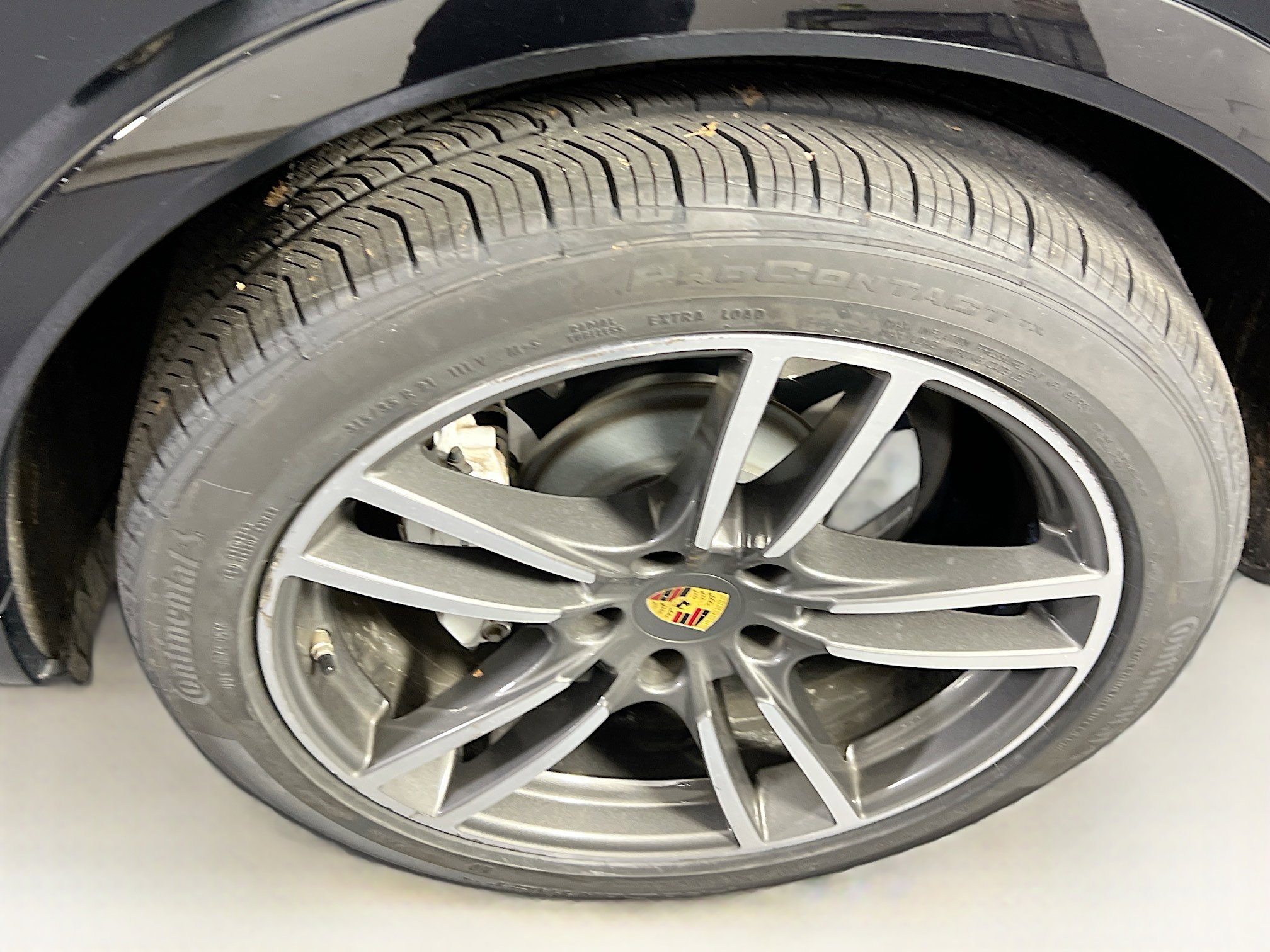 Used 2020 Porsche Cayenne Turbo AWD/4WD image 32