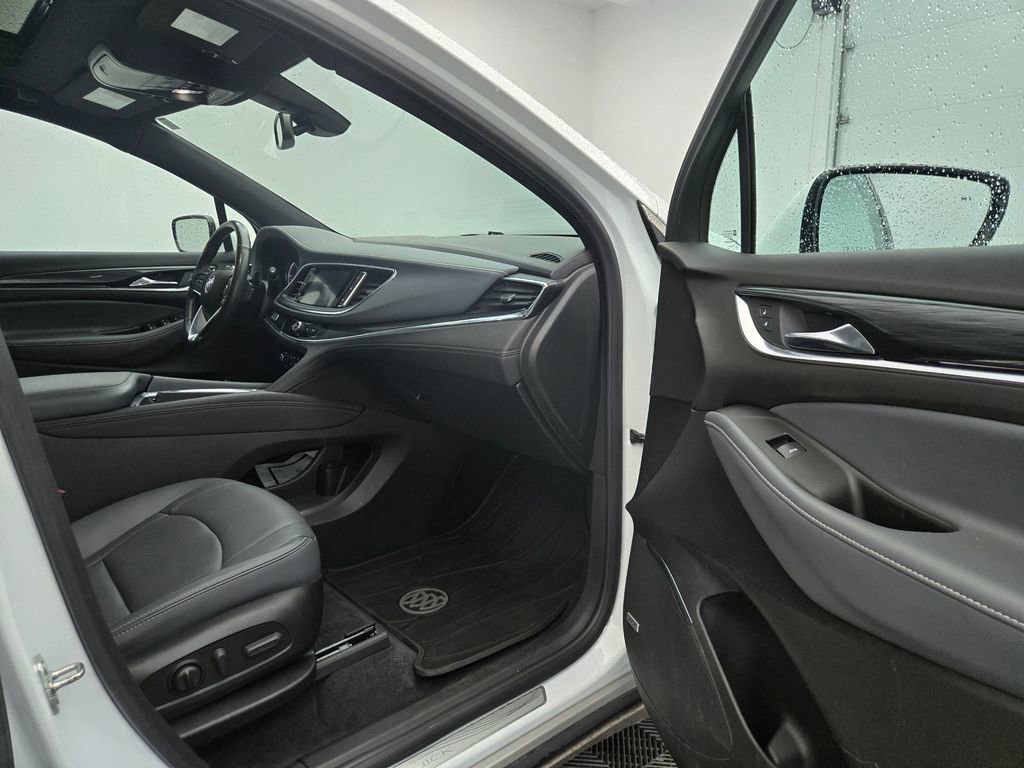 Used 2024 Buick Enclave Essence image 40