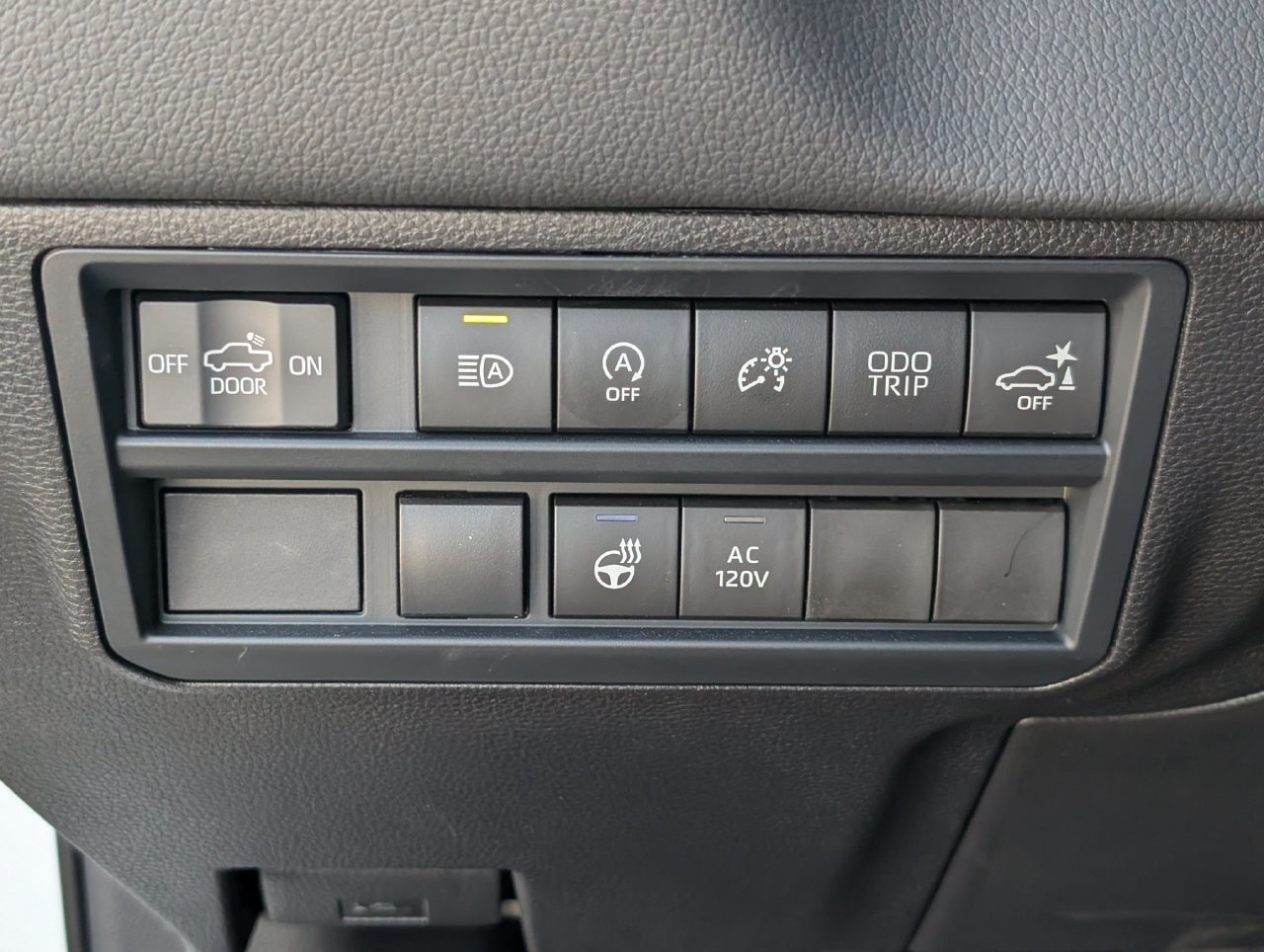 Used 2026 Toyota Tundra Limited AWD/4WD image 25
