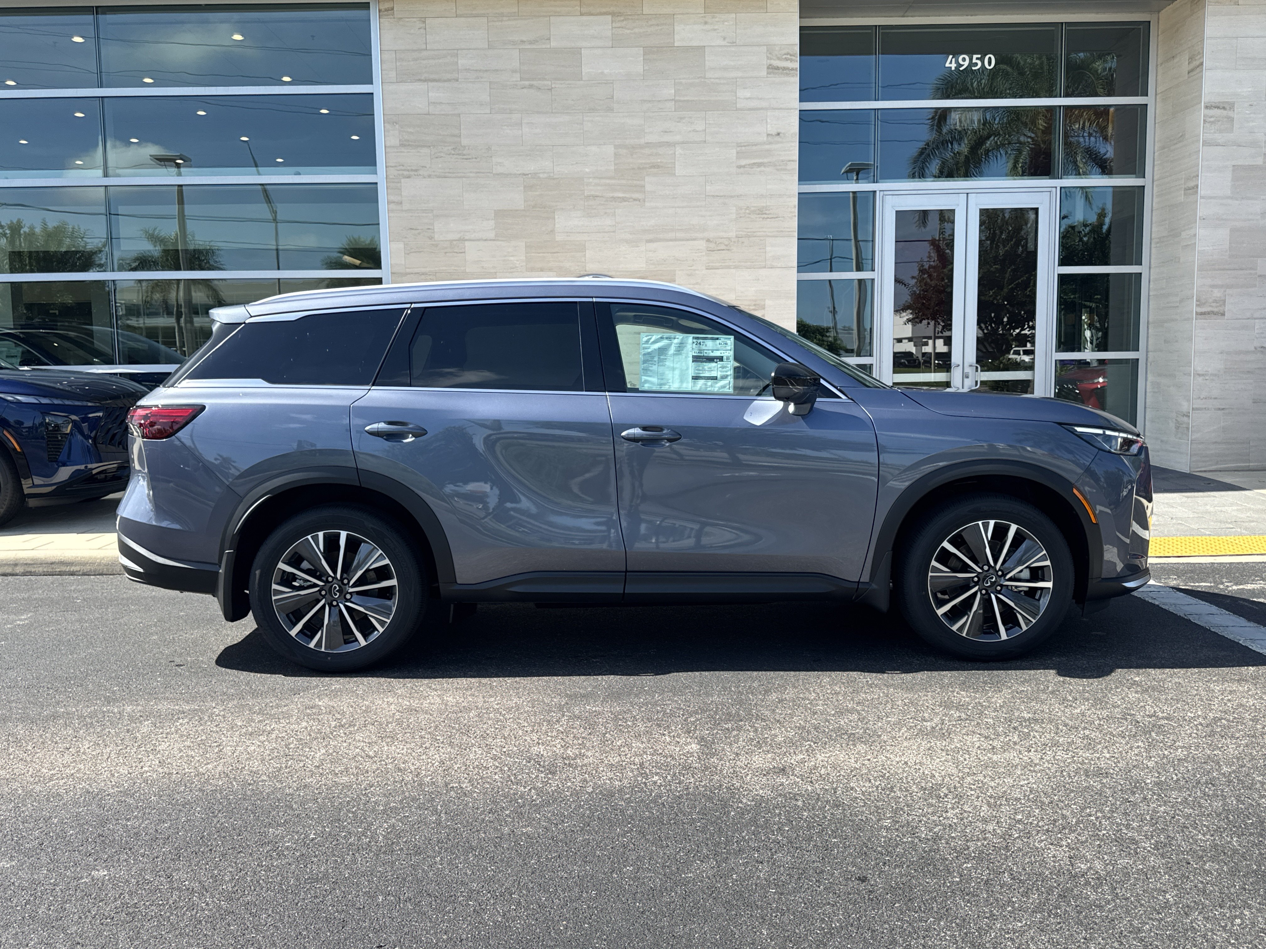 New 2027 INFINITI QX60 Luxe w/ Cargo Package FWD image 3