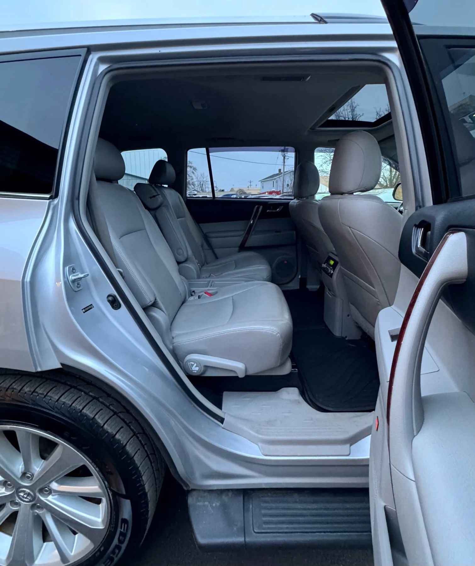 Used 2013 Toyota Highlander Limited image 7