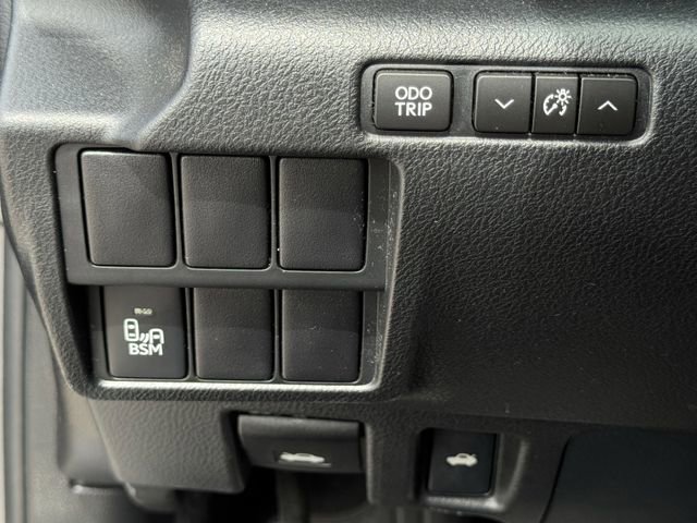 Used 2016 Lexus IS 200t w/ F Sport Package RWD image 25