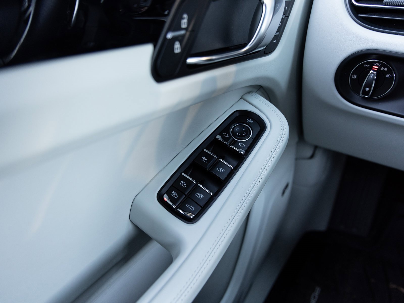 Used 2023 Porsche Macan S image 21