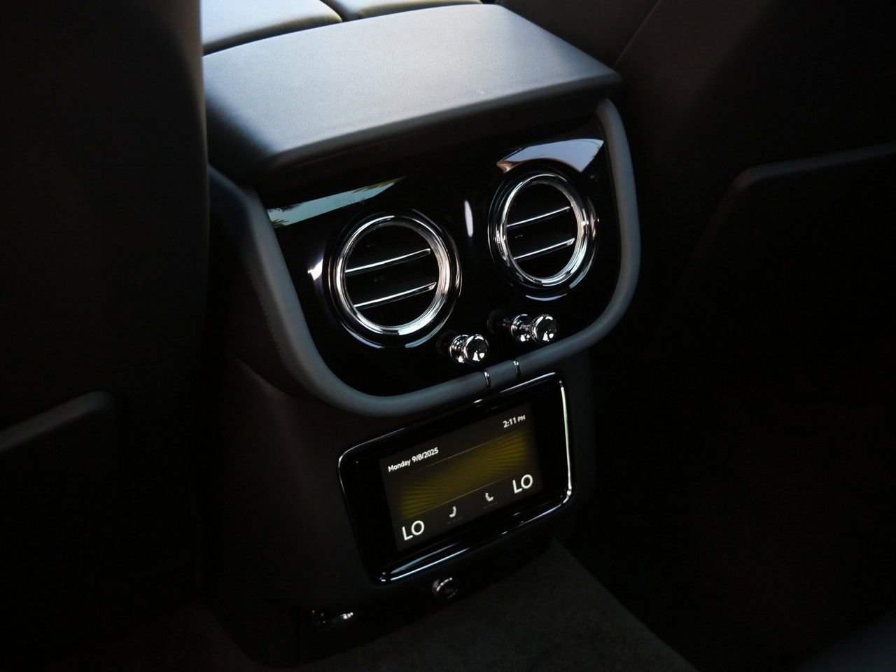 Used 2025 Bentley Bentayga image 19