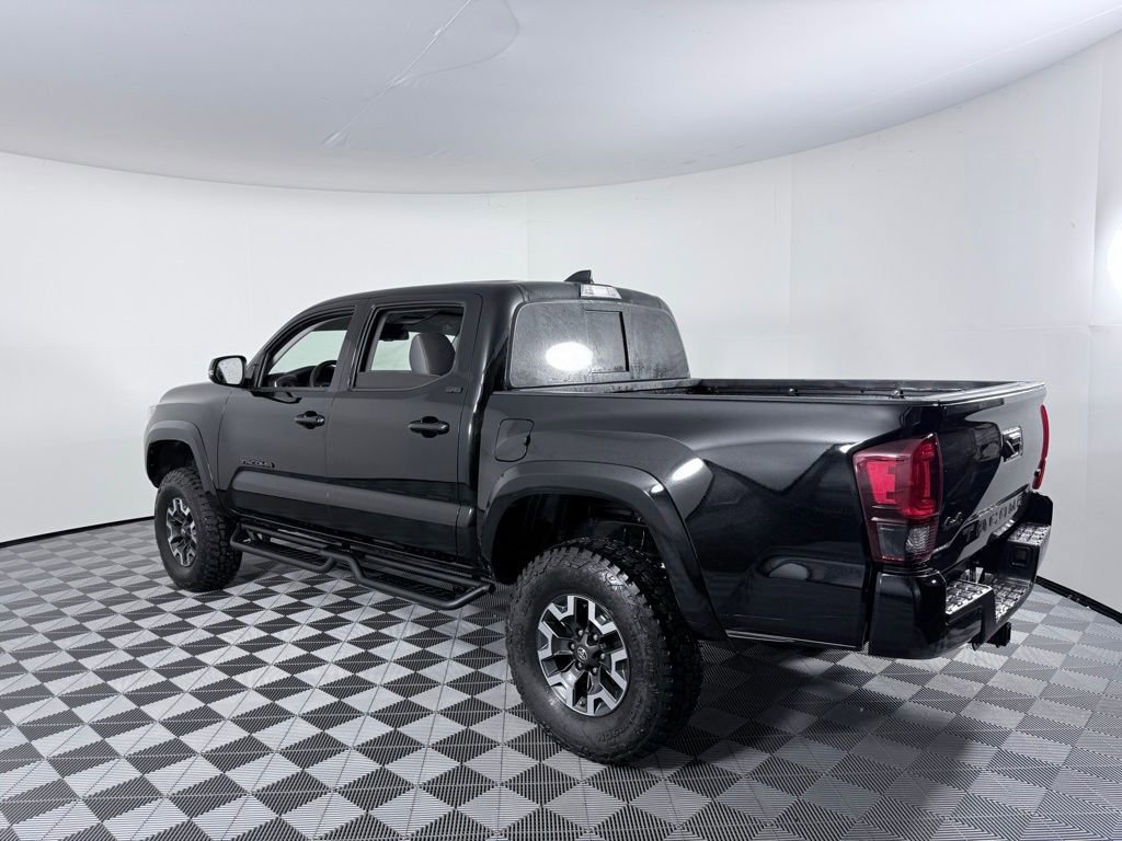 Used 2023 Toyota Tacoma SR5 w/ Technology Package image 5