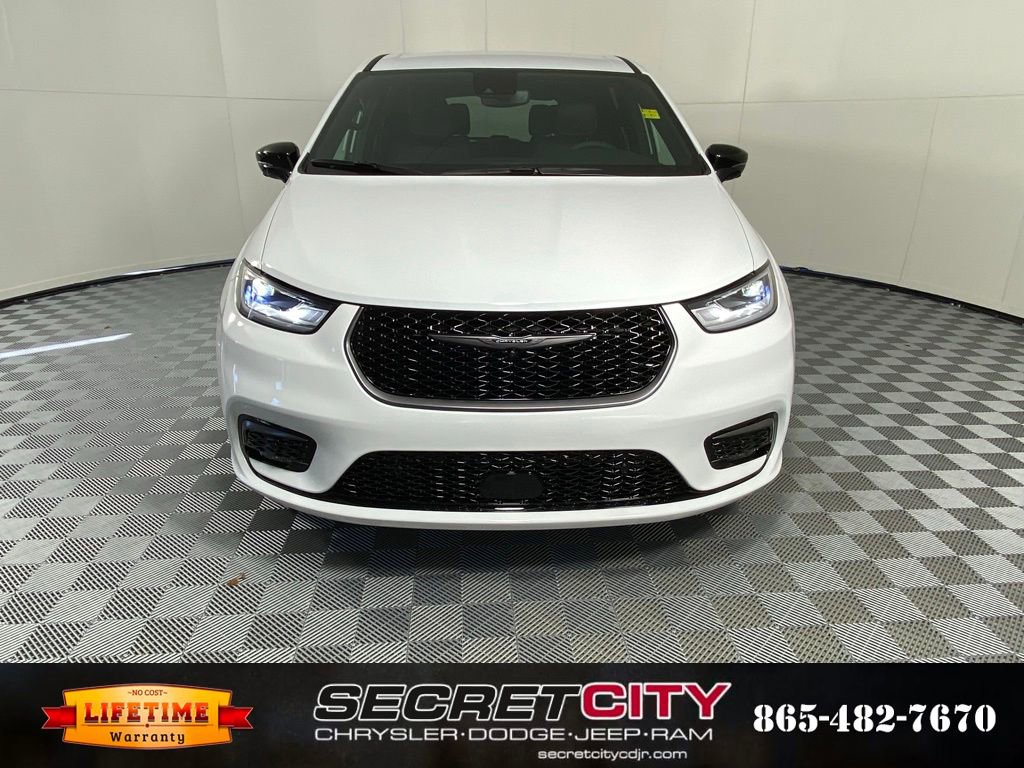 New 2026 Chrysler Pacifica Select image 2