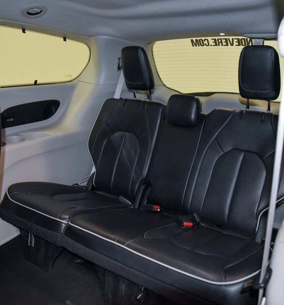 Used 2023 Chrysler Pacifica Limited image 7