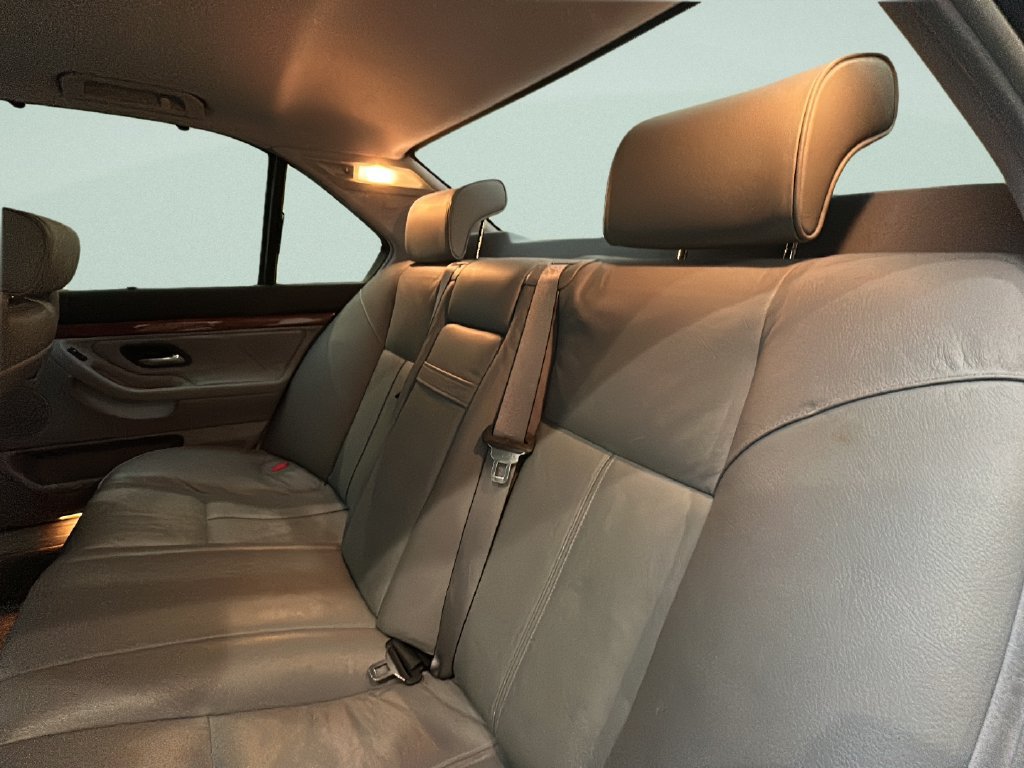 Used 2001 BMW 740i RWD image 19