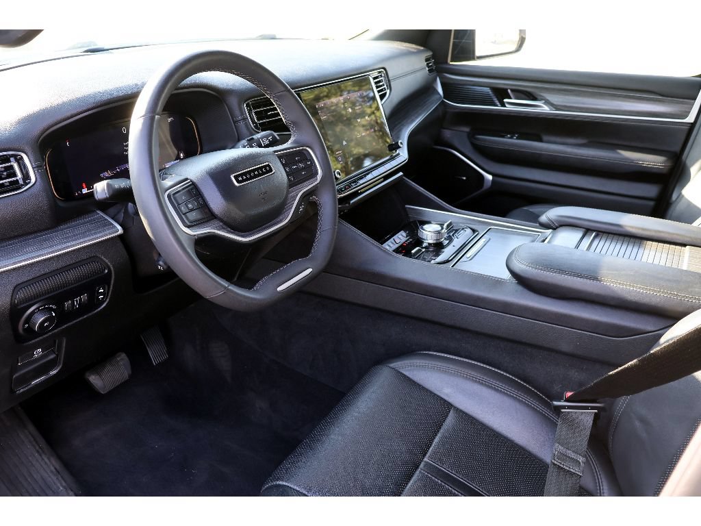 Used 2023 Jeep Wagoneer Series III w/ Preferred Equipment Group AWD/4WD image 3