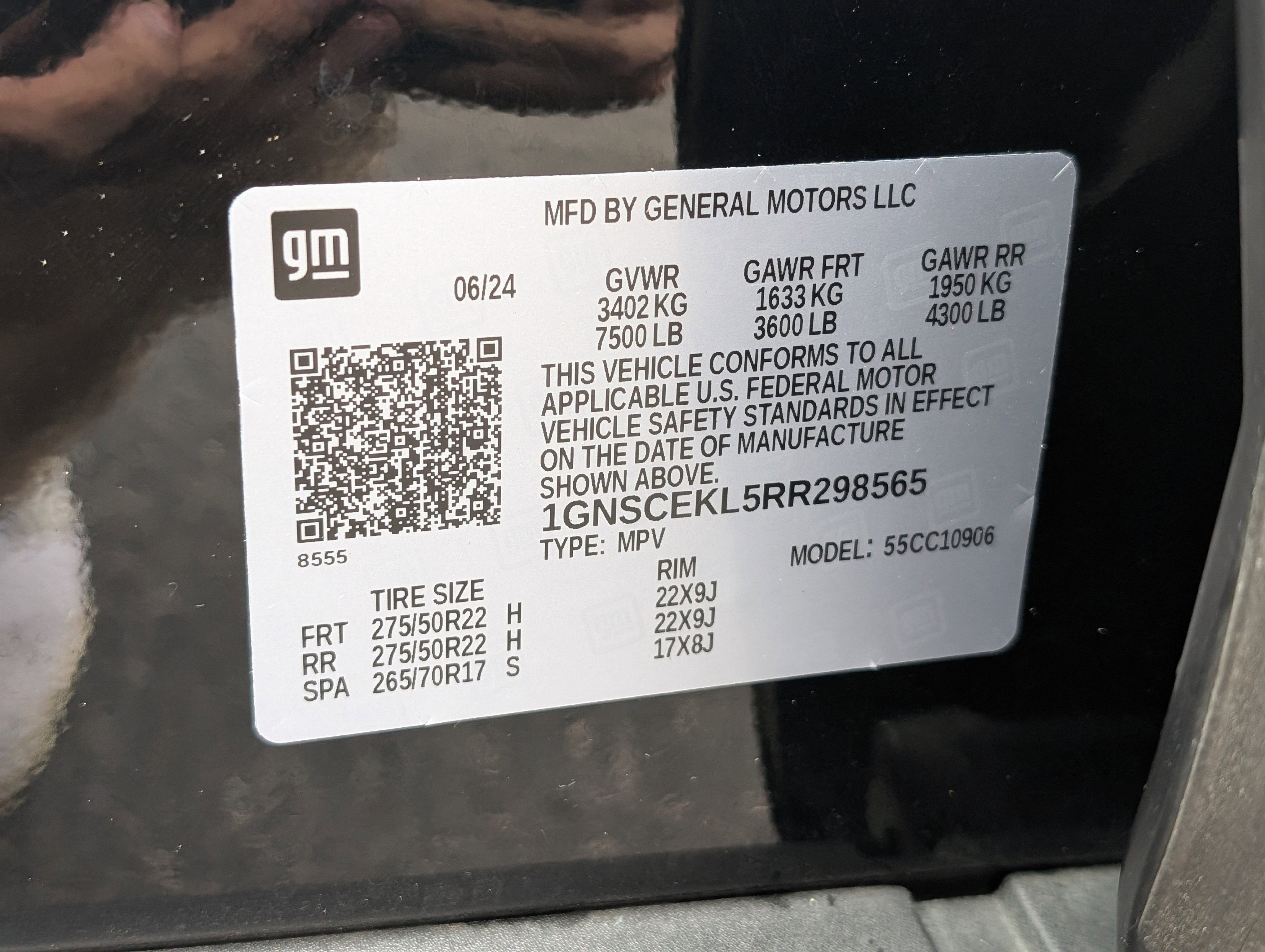 Used 2024 Chevrolet Suburban RST w/ Sport Performance Package image 42