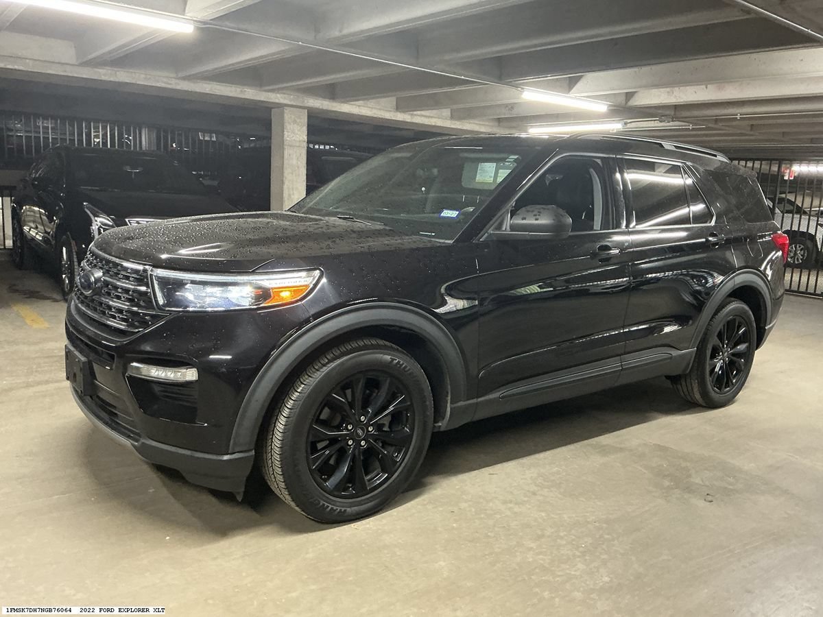 Used 2022 Ford Explorer XLT w/ Equipment Group 202A RWD image 4