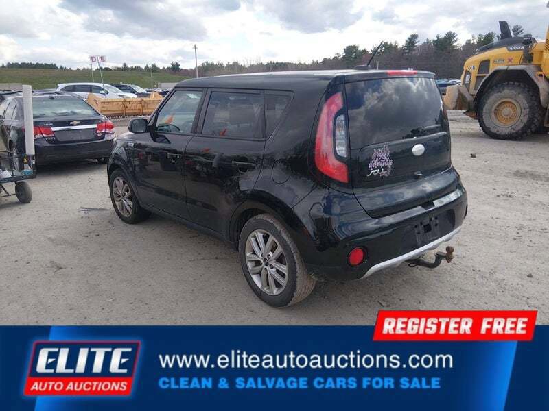 Used 2017 Kia Soul + image 5