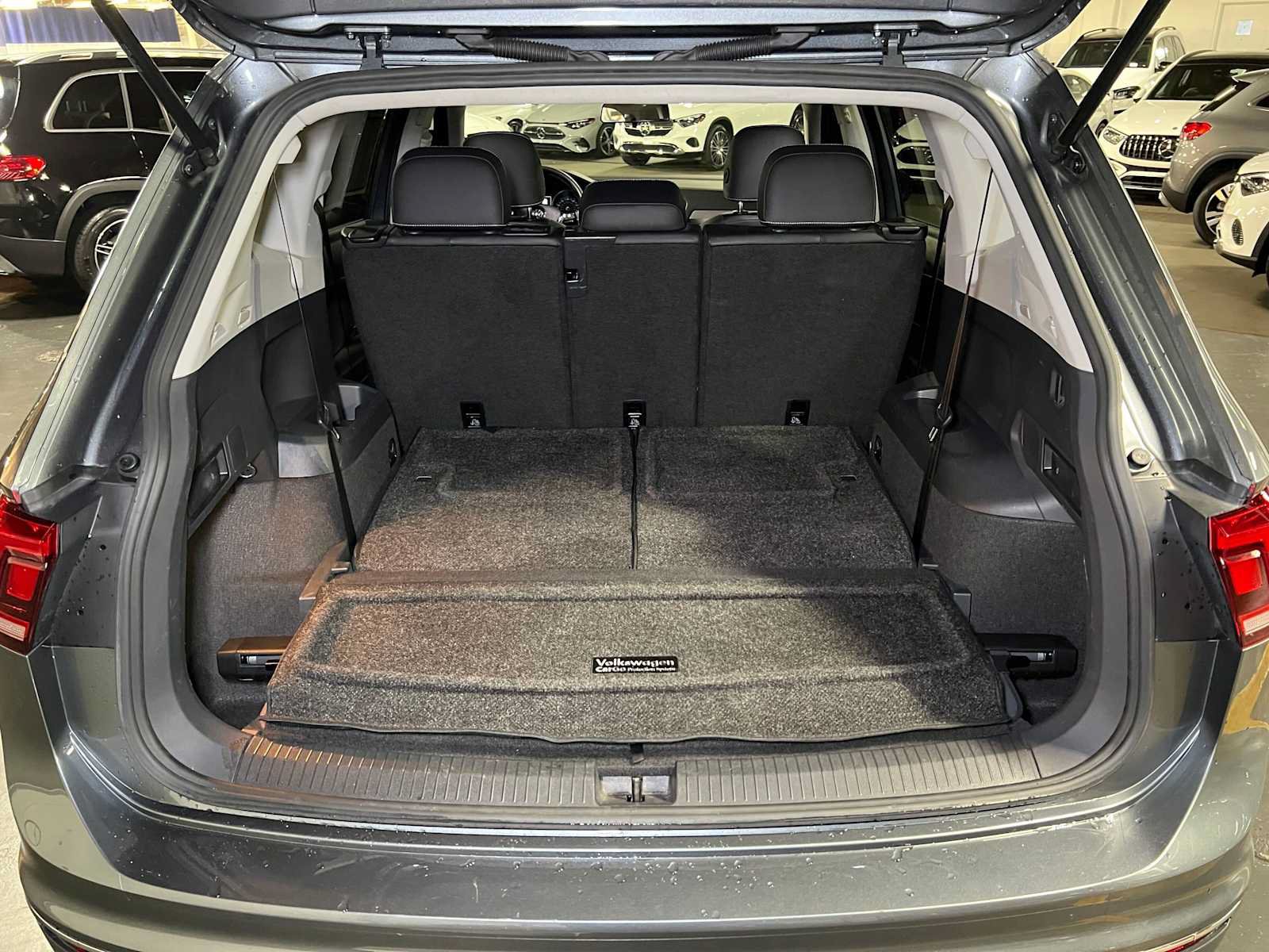Used 2021 Volkswagen Tiguan SE w/ Panoramic Sunroof Package AWD/4WD image 16