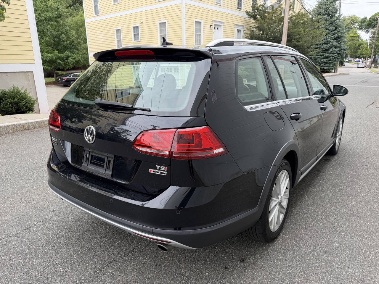 Used 2017 Volkswagen Golf Alltrack SE AWD/4WD image 6
