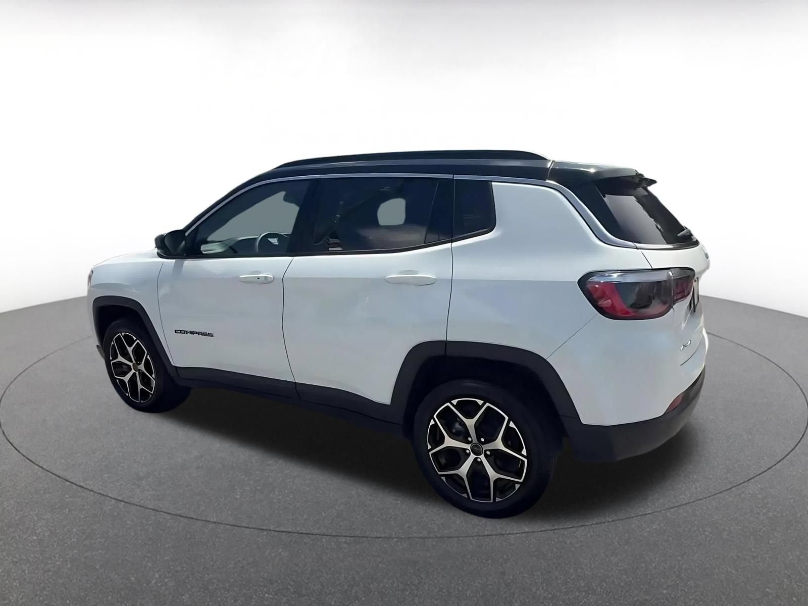 Used 2025 Jeep Compass Limited AWD/4WD image 10