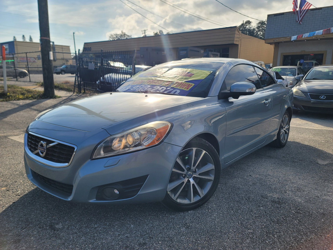 Used 2011 Volvo C70 T5 w/ Convenience Pkg image 3