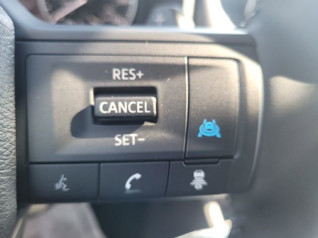 Used 2025 Nissan Rogue SV w/ SV Premium Package image 14