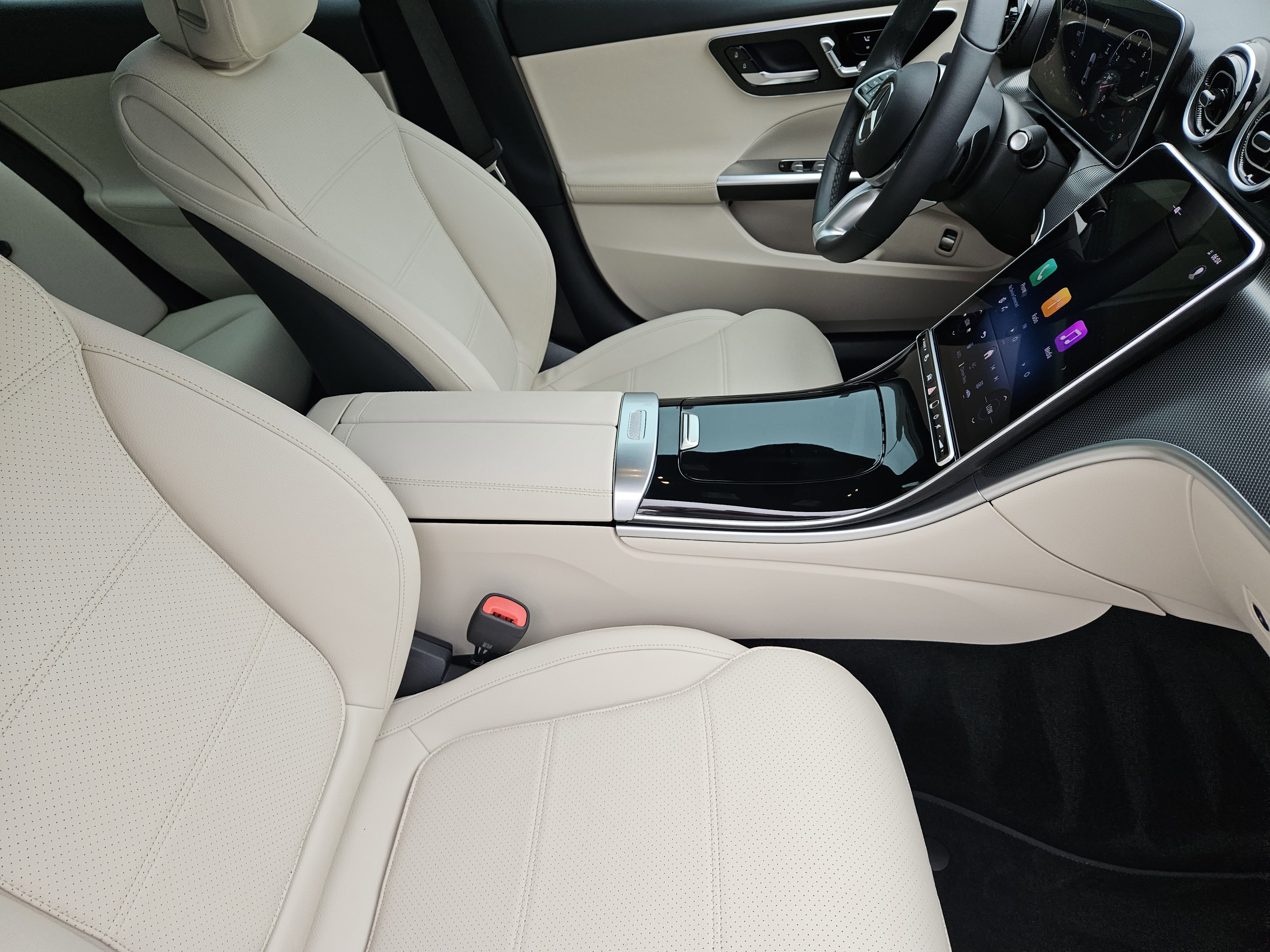 Used 2025 Mercedes-Benz C 300 4MATIC Sedan image 15