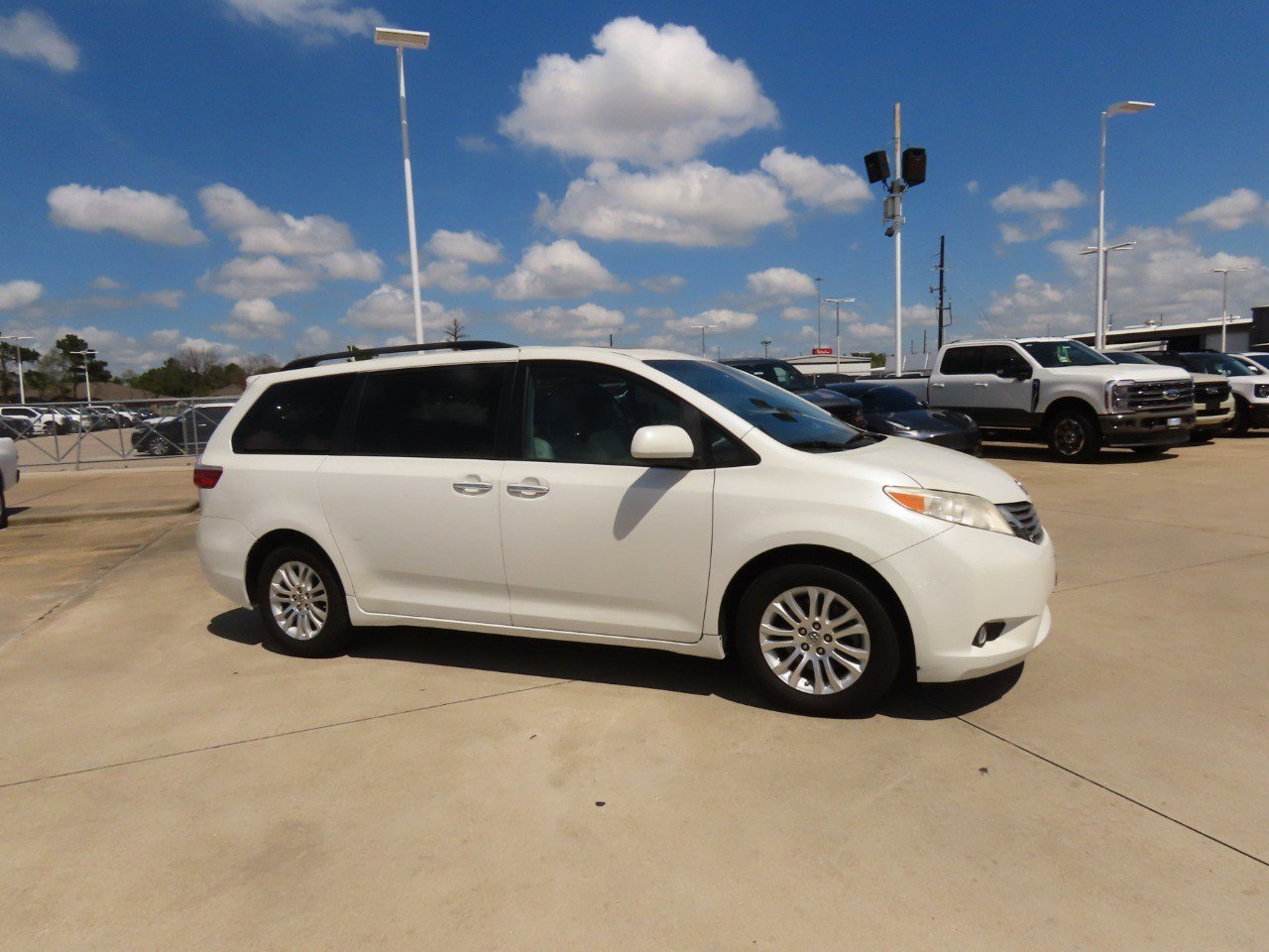 Used 2016 Toyota Sienna XLE FWD image 7