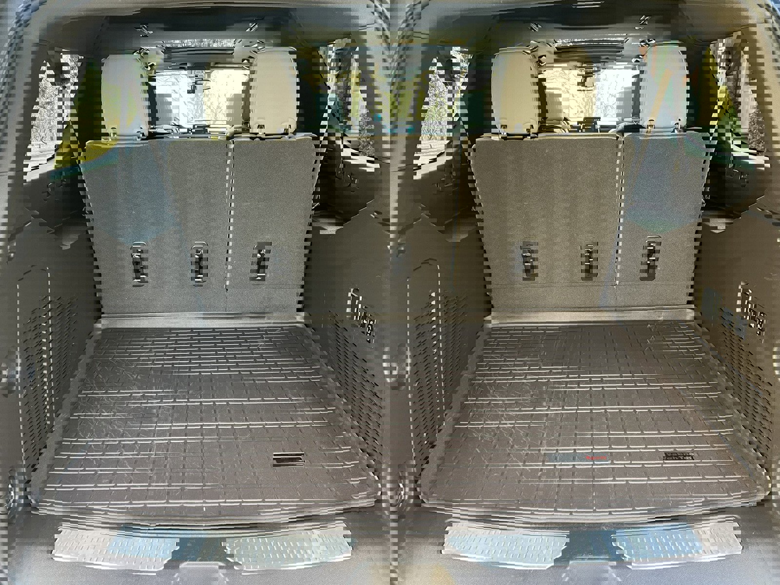 Used 2023 Chevrolet Suburban Z71 w/ Luxury Package image 25