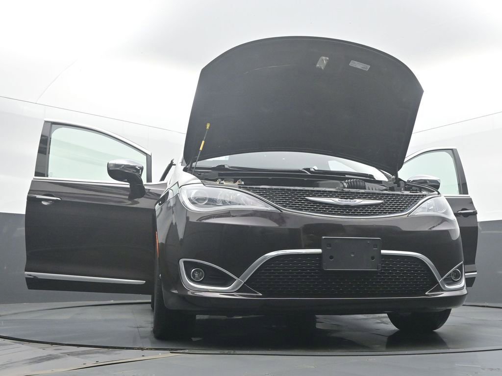 Used 2018 Chrysler Pacifica Limited image 58