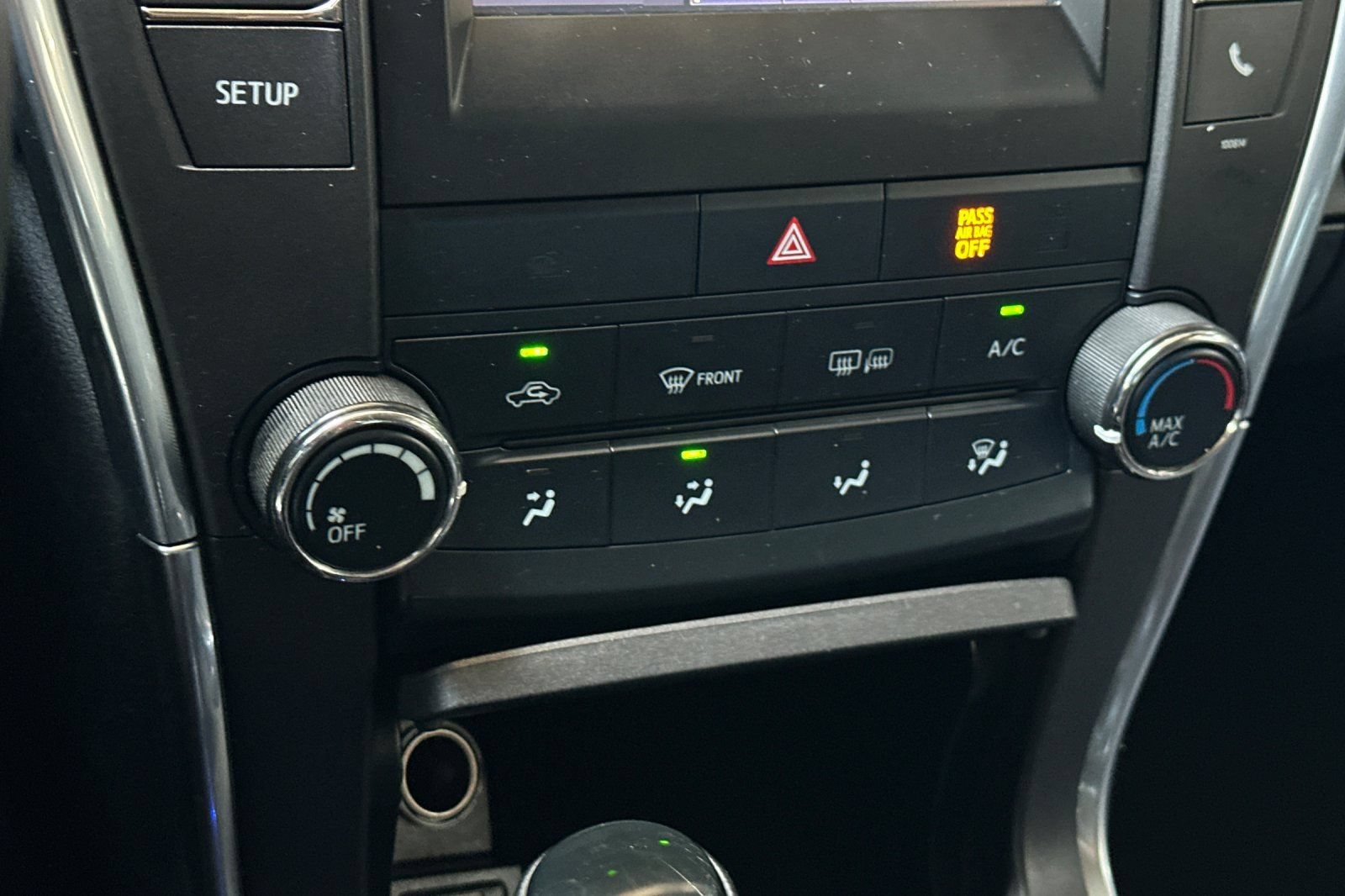 Used 2017 Toyota Camry SE FWD image 19