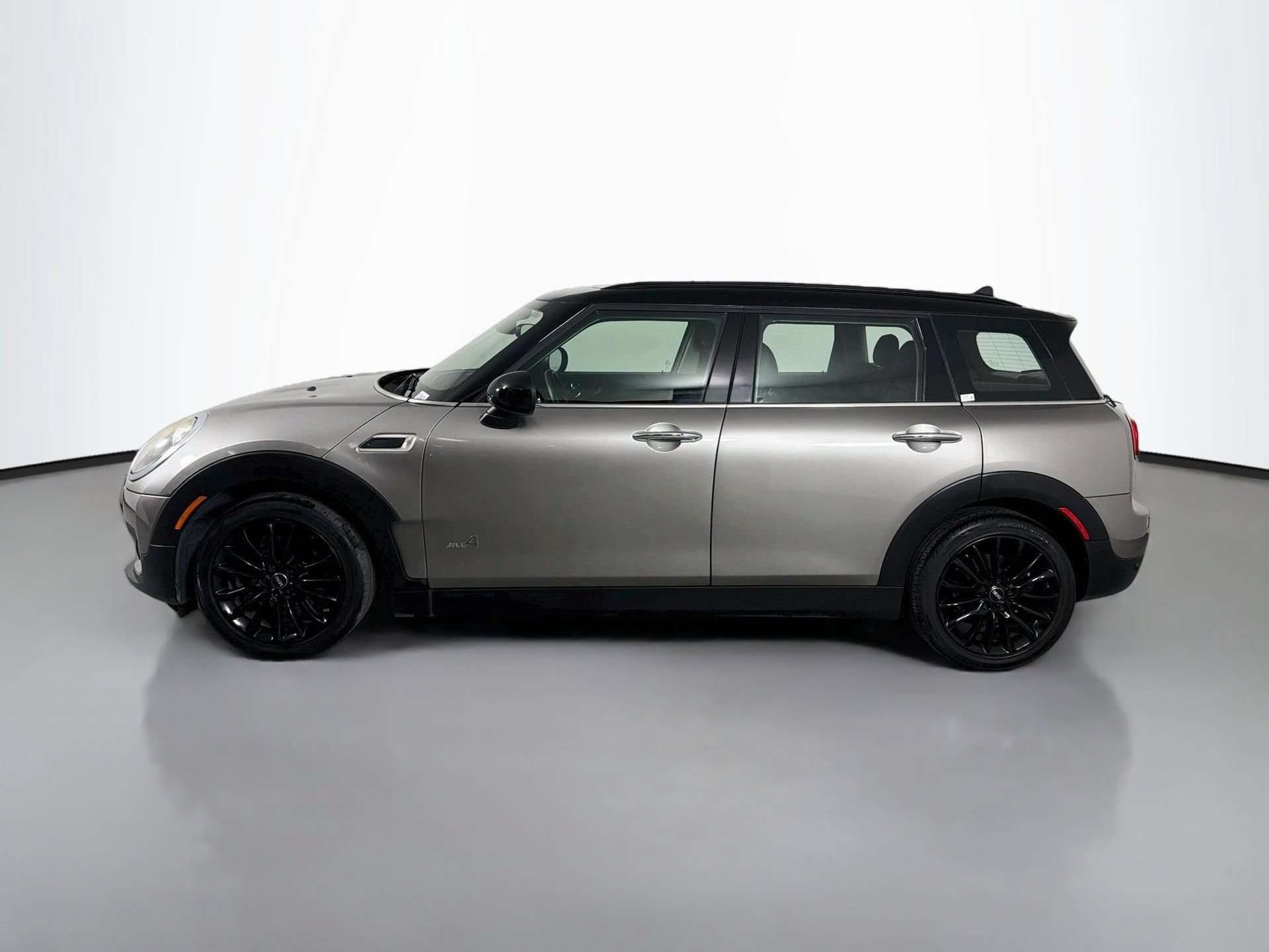 Used 2019 MINI Cooper Clubman ALL4 AWD/4WD image 9