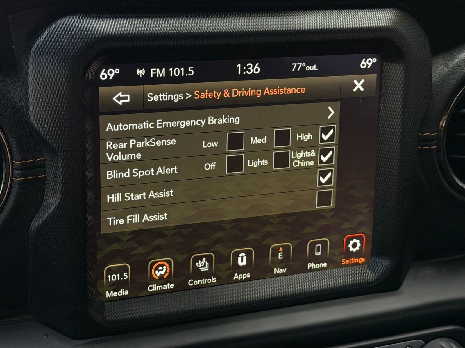 Used 2021 Jeep Wrangler Unlimited Sahara AWD/4WD image 28