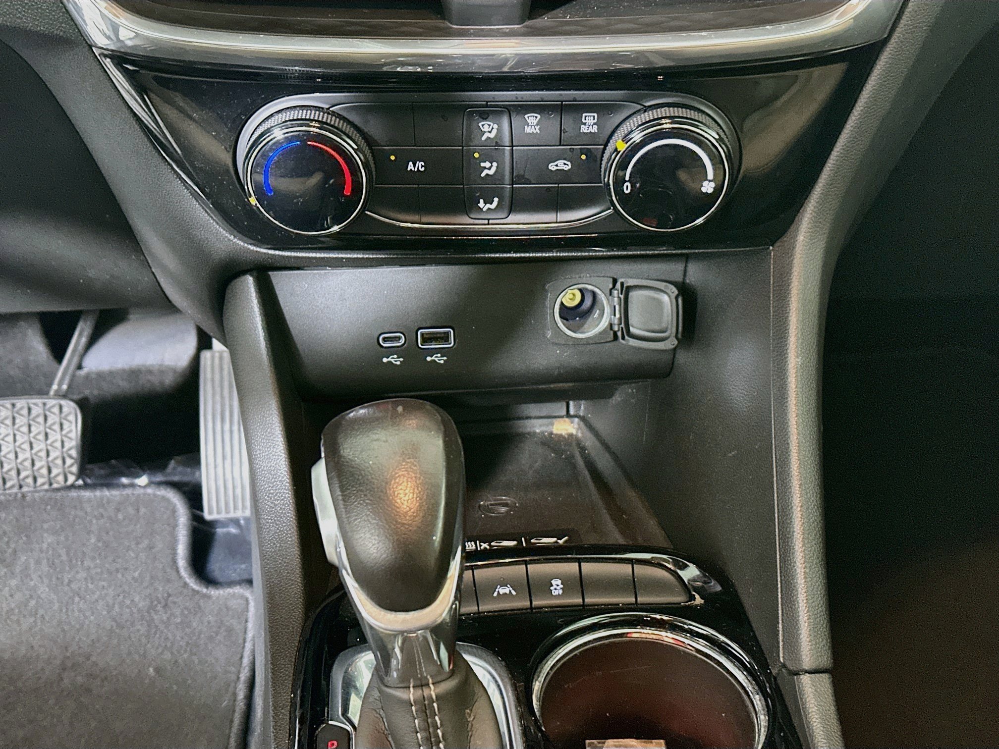 Used 2024 Buick Encore GX Sport Touring w/ Advanced Technology Package FWD image 23