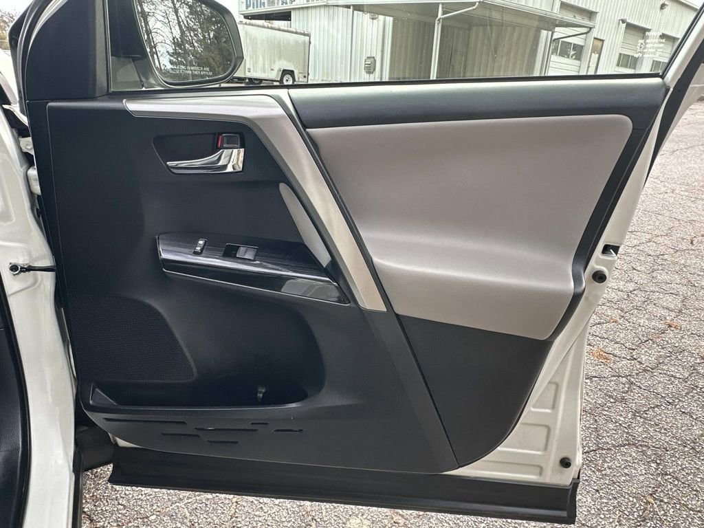 Used 2018 Toyota RAV4 Limited image 14