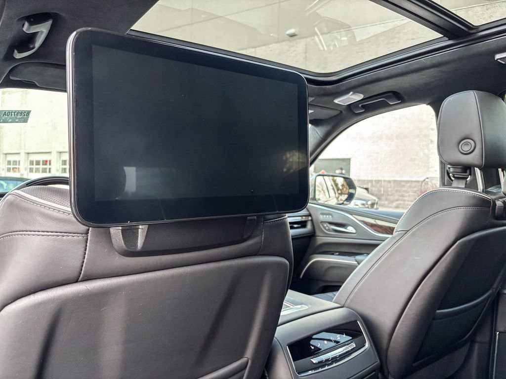 Used 2023 Cadillac Escalade Sport Platinum w/ LPO, ONYX Package image 43