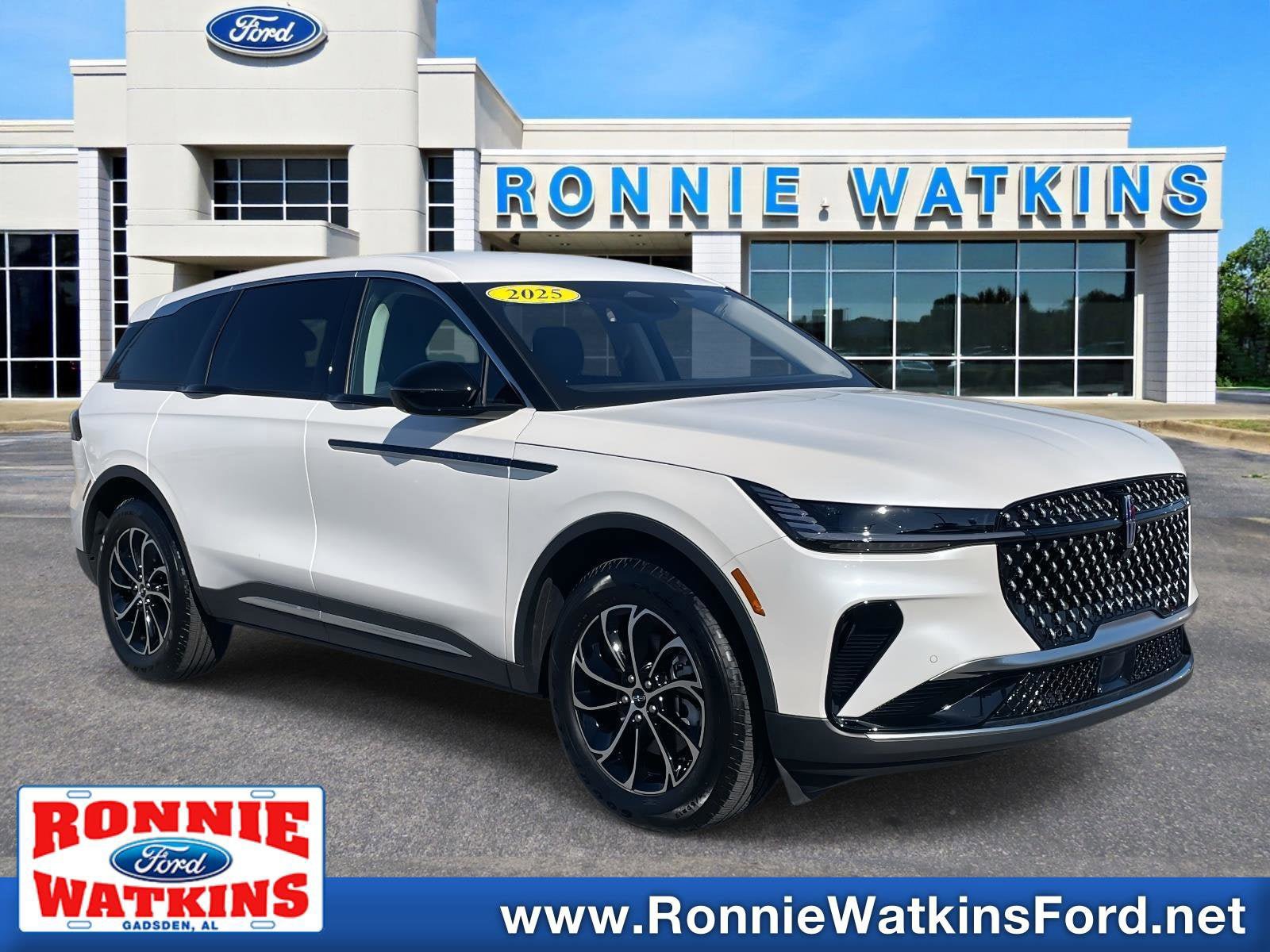 Used 2025 Lincoln Nautilus Premier AWD/4WD image 1