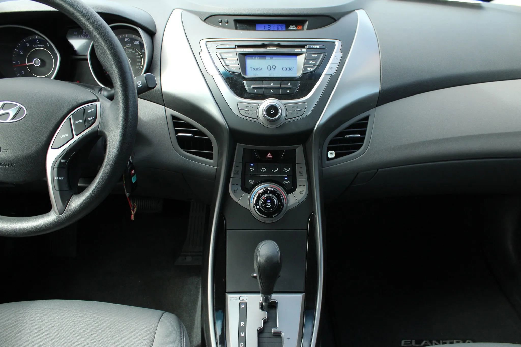 Used 2013 Hyundai Elantra GLS w/ Preferred Pkg FWD image 18