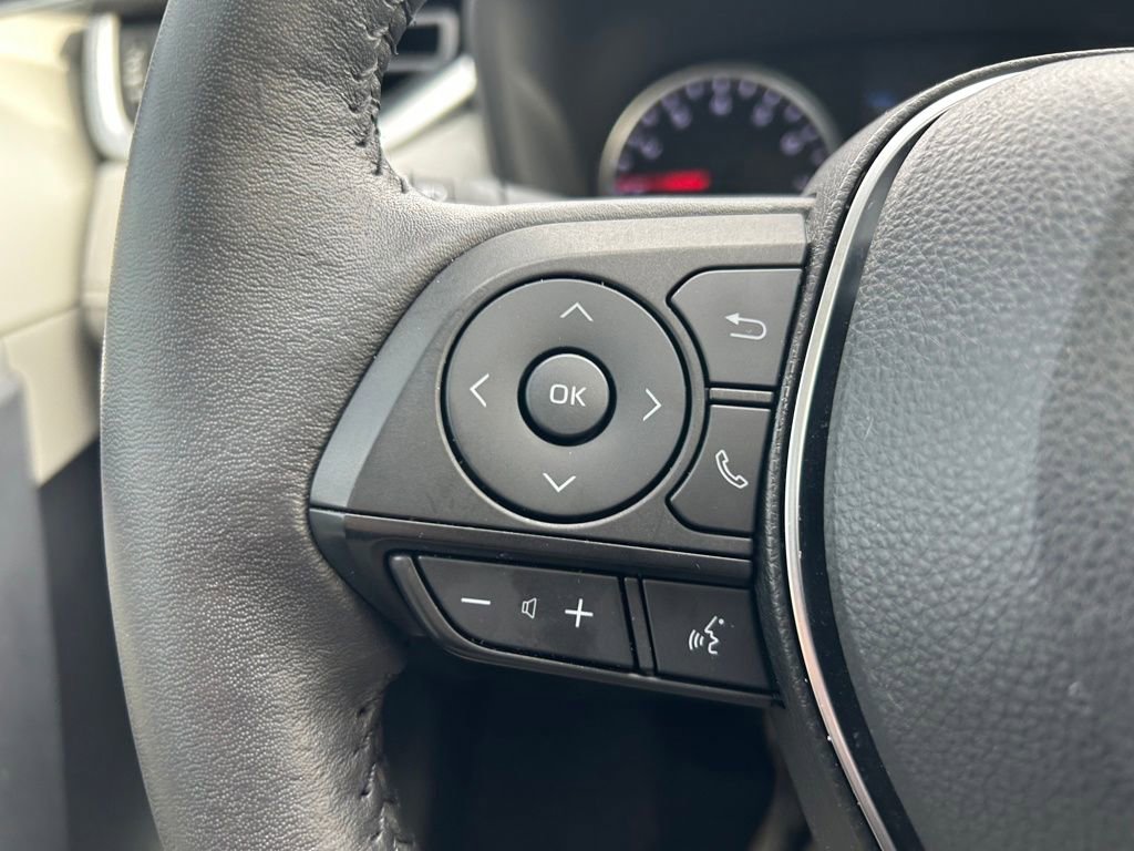 Used 2022 Toyota RAV4 XLE Premium image 15