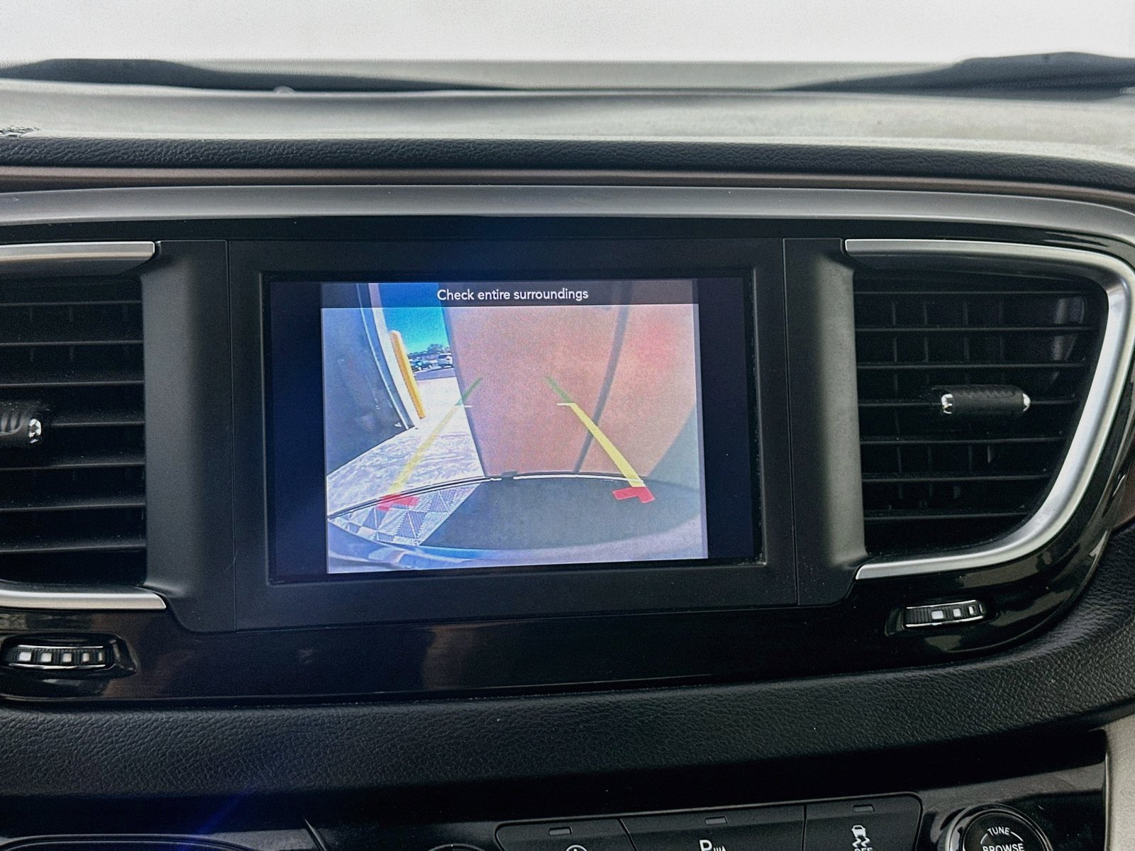 Used 2019 Chrysler Pacifica Touring-L FWD image 13