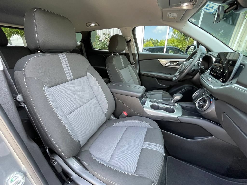 Used 2025 Chevrolet Blazer LT FWD image 31