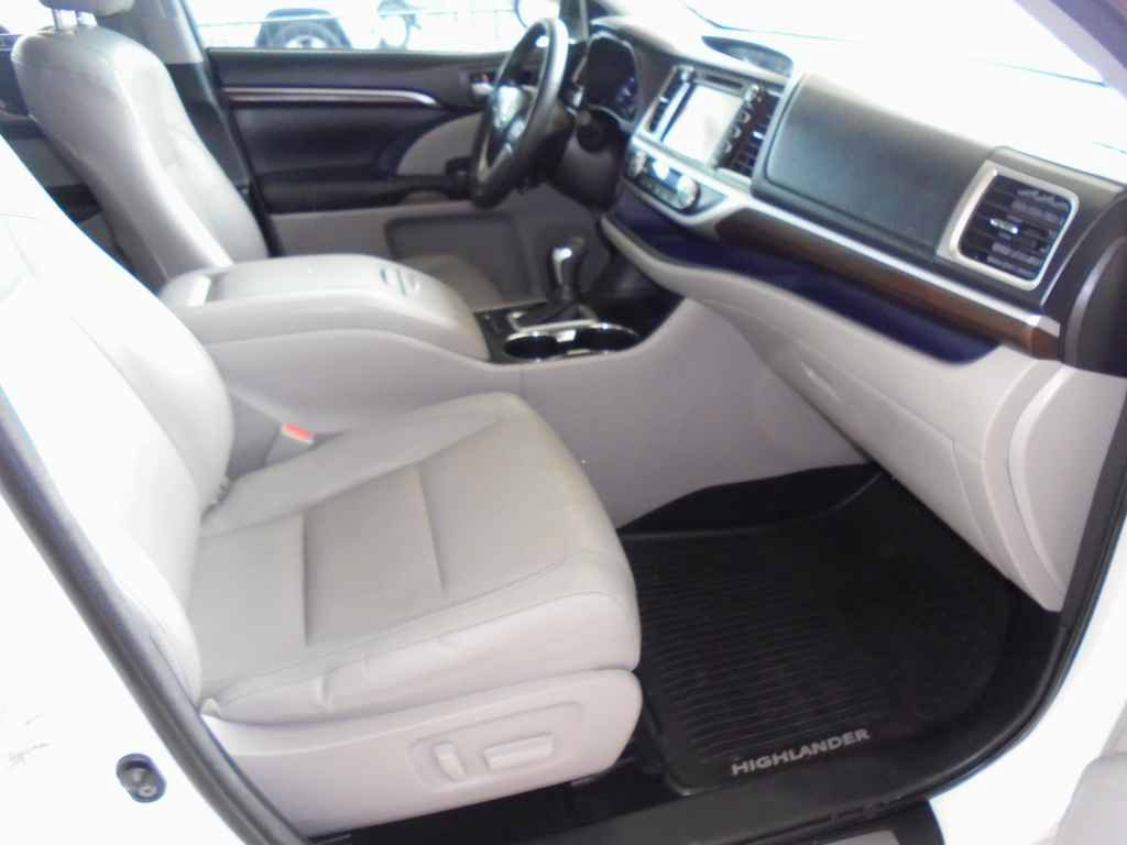Used 2014 Toyota Highlander Limited AWD/4WD image 8