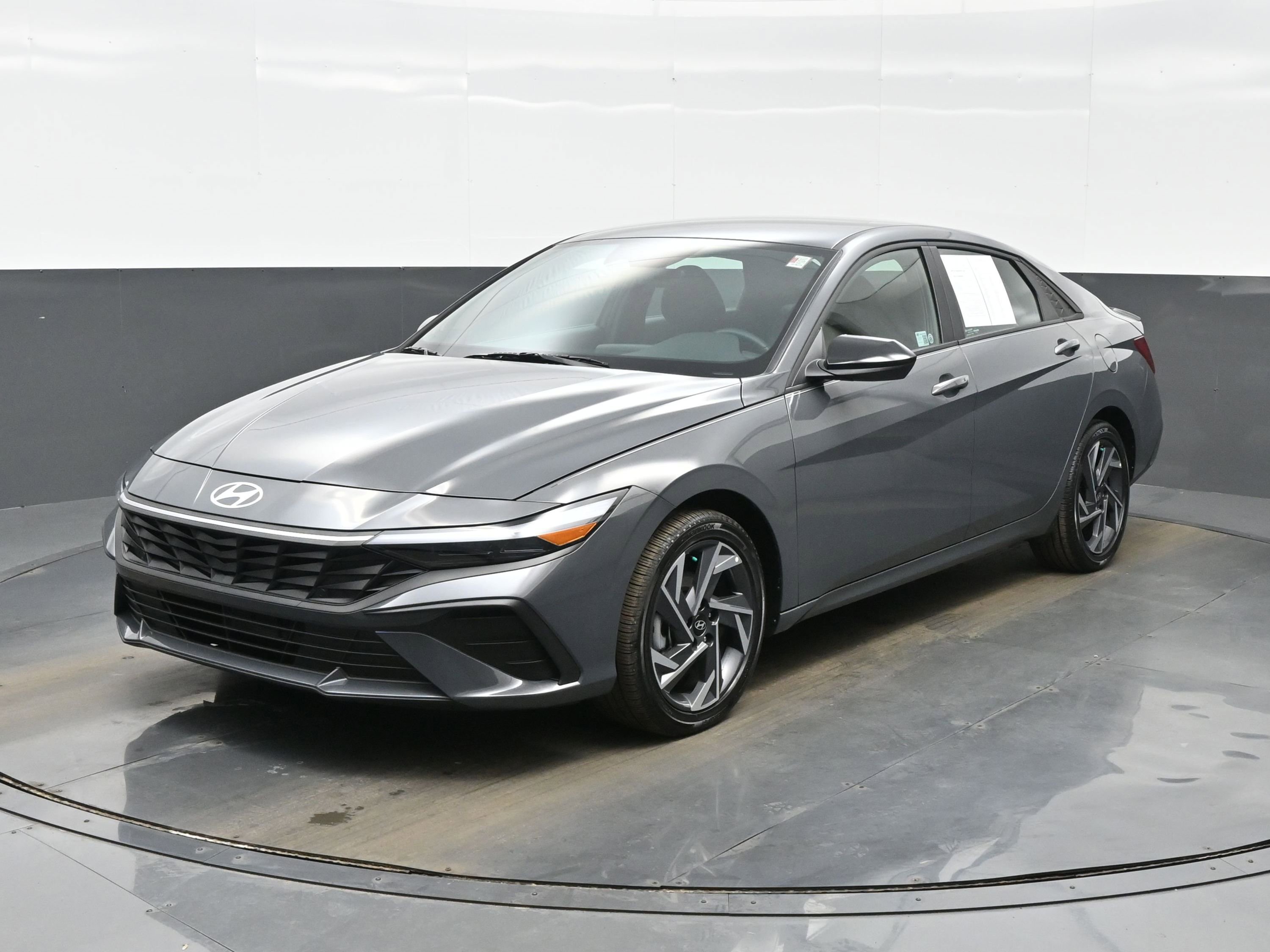 Certified 2025 Hyundai Elantra SEL image 2