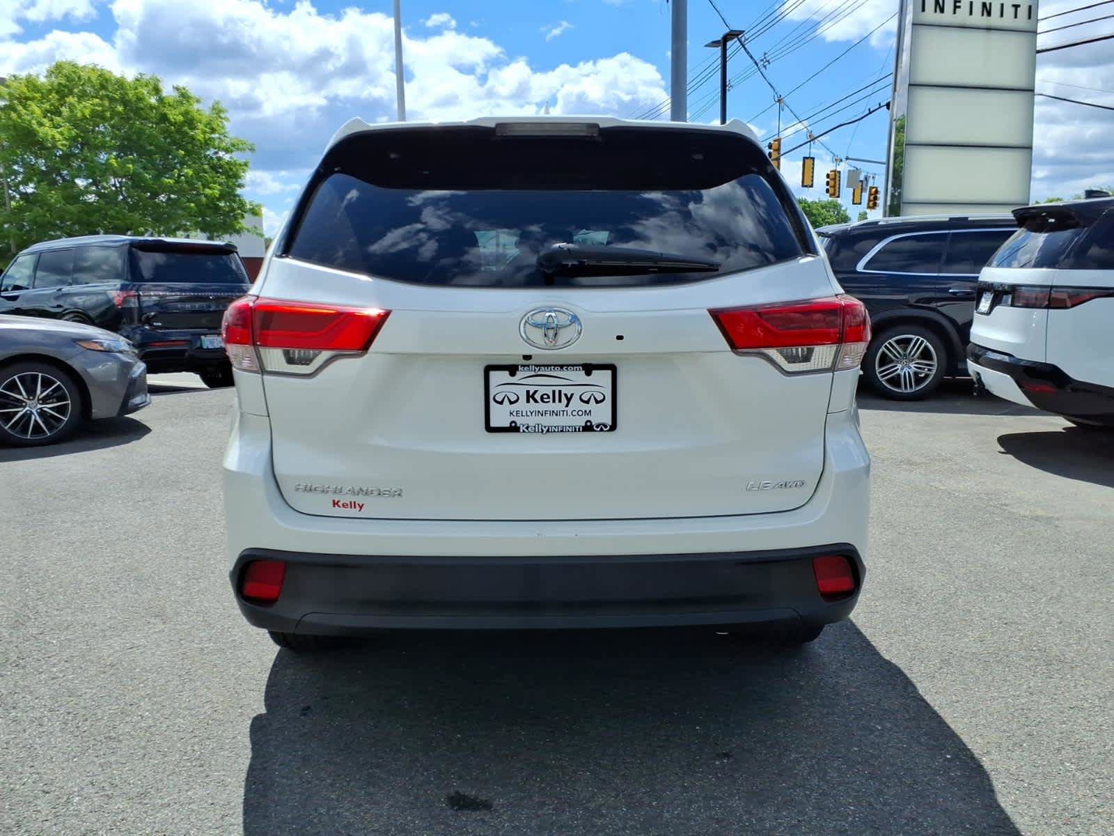 Used 2019 Toyota Highlander Plus AWD/4WD image 6