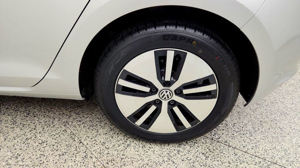 Used 2015 Volkswagen e-Golf SEL Premium FWD image 8