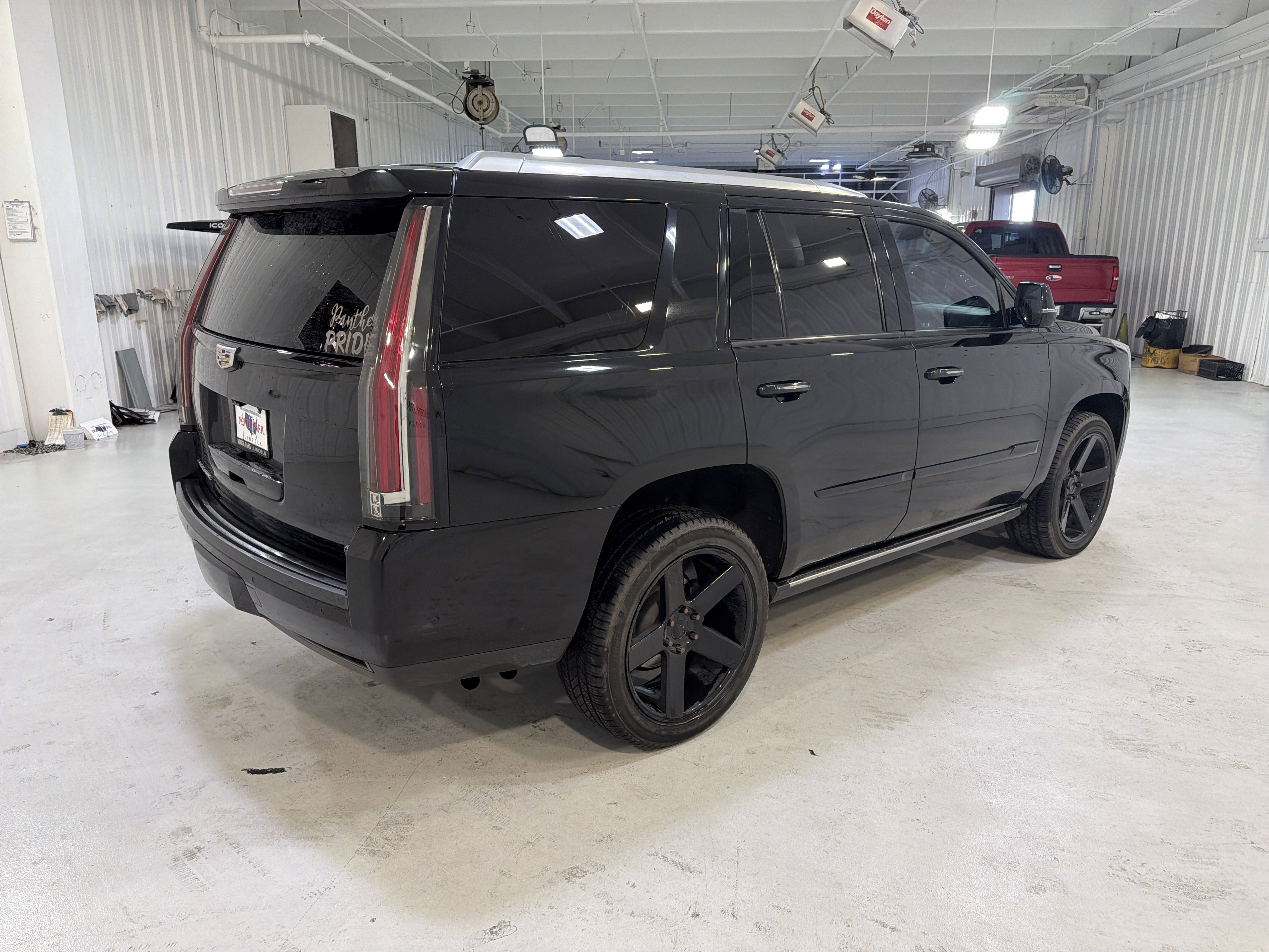 Used 2020 Cadillac Escalade Premium Luxury w/ Escalade Sport Edition image 5
