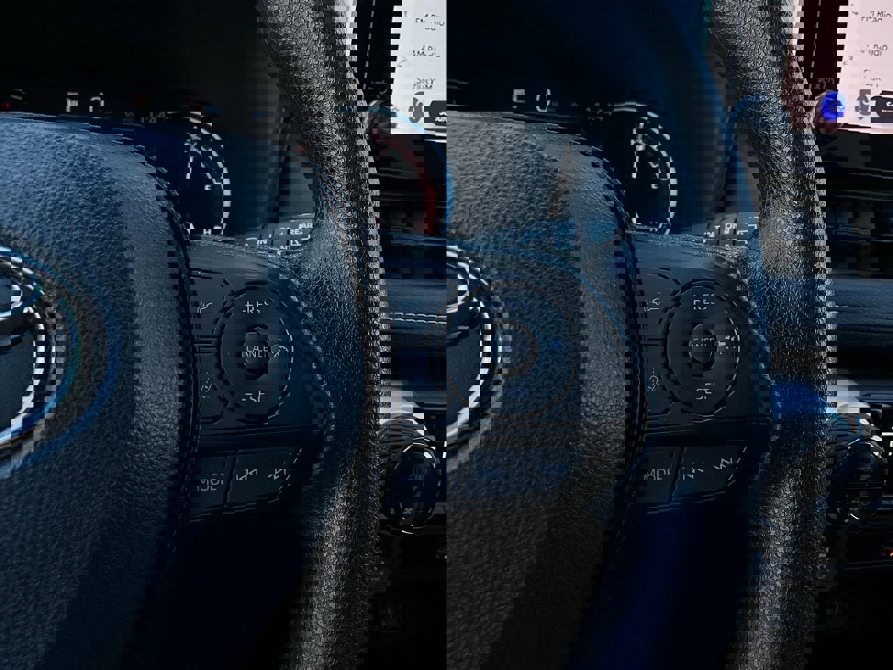 Used 2025 Toyota RAV4 XLE image 35